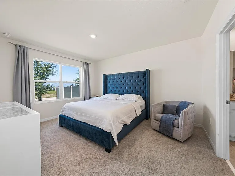 687 Griffon Ave — Photo 12