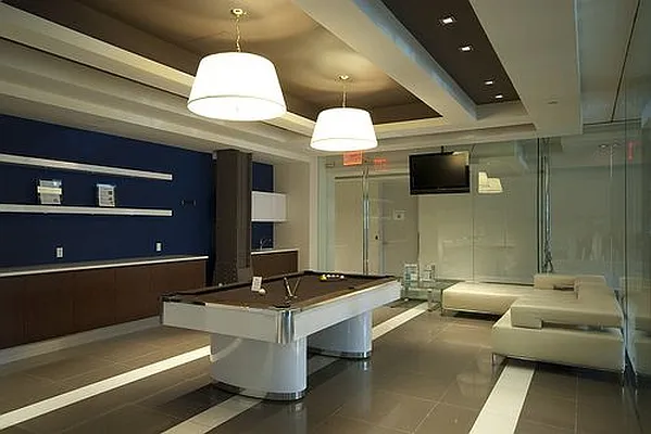 Rented by Warburg | media 10