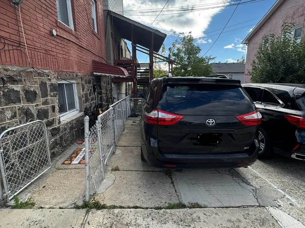 523 Grand Avenue image 17 of 17