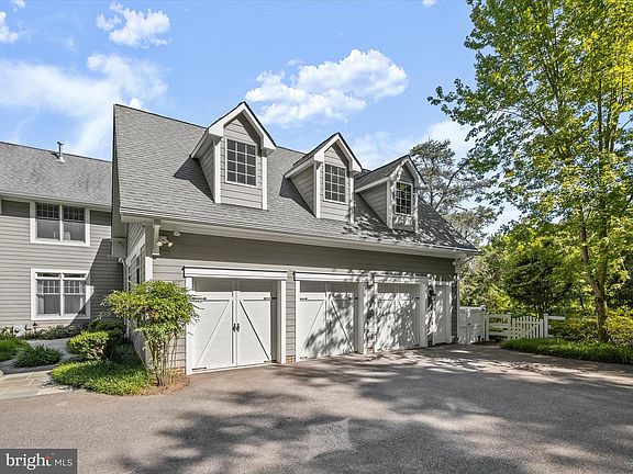 5th image of 1 Saunders Point Ln