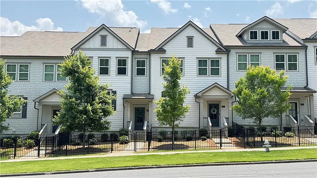3 bed, 4.0 bath, 2426 sqft, $2,650 — Photo 1