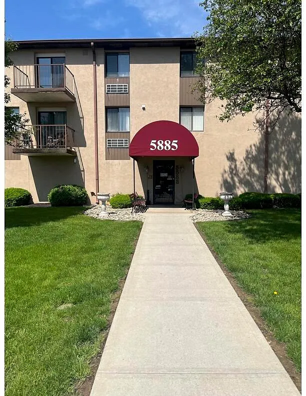 5885 Beechcroft Rd APT 110 photo 1