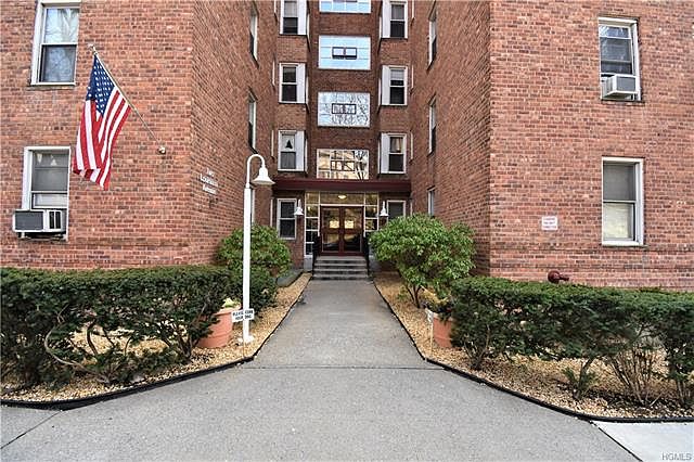 1st image of 2 Louisiana Ave APT 1H