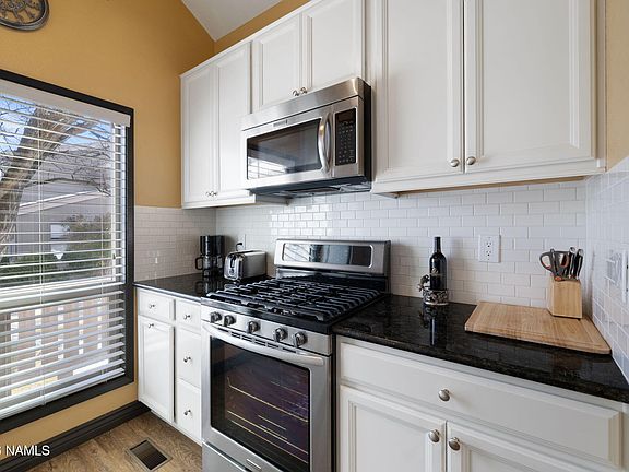 4th image of 2381 N Oakmont Dr