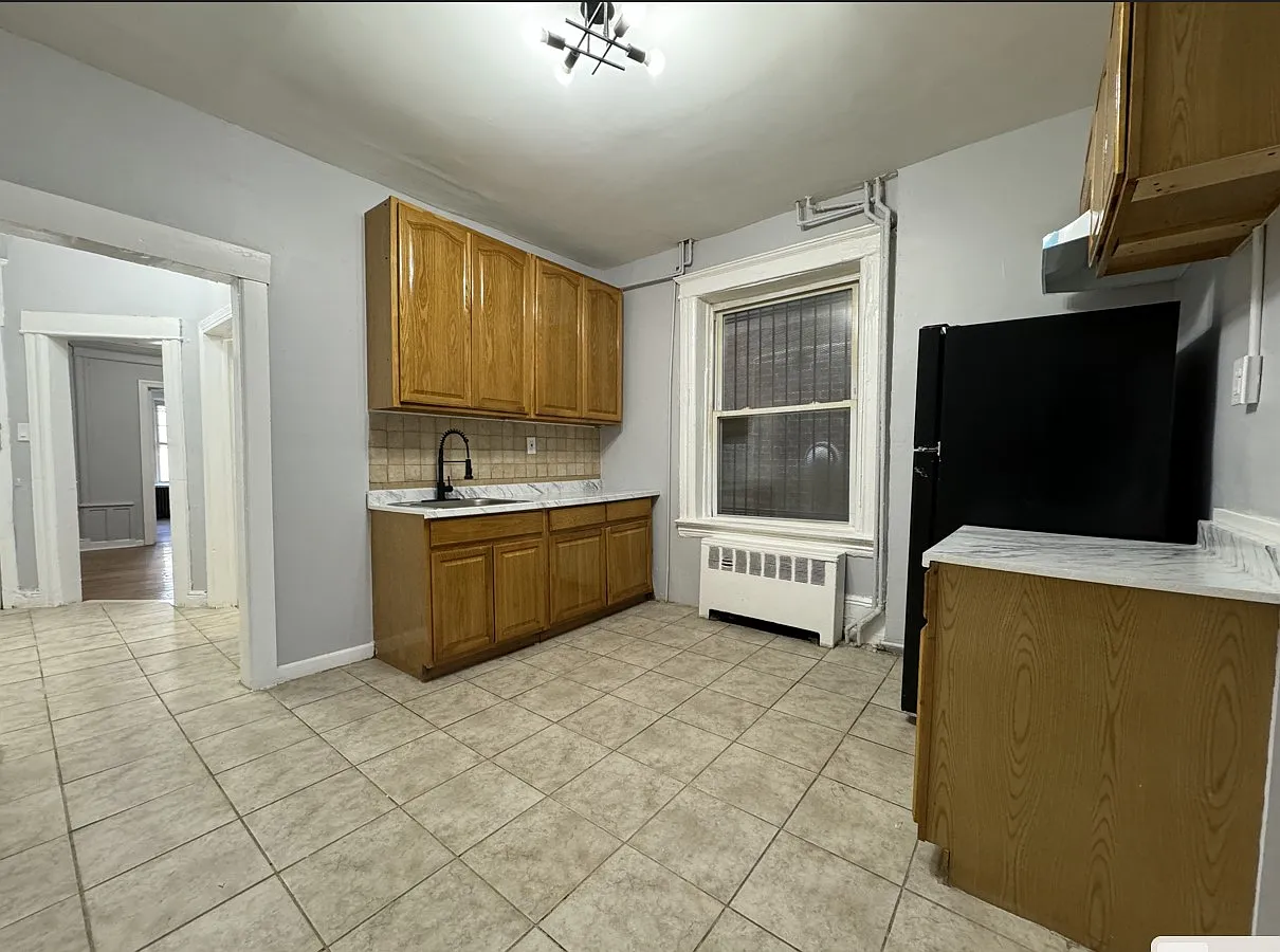 3 bed, 1000 sqft, $2,500 — Photo 1