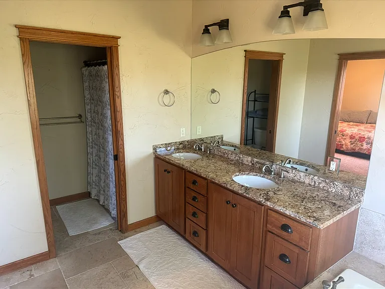 1121 Regency Ct — Photo 10