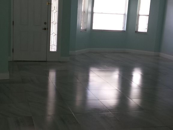 5th image of 2 Woodford Ln