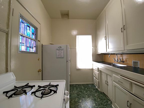 4th image of 251 Cherry Ave APT 2