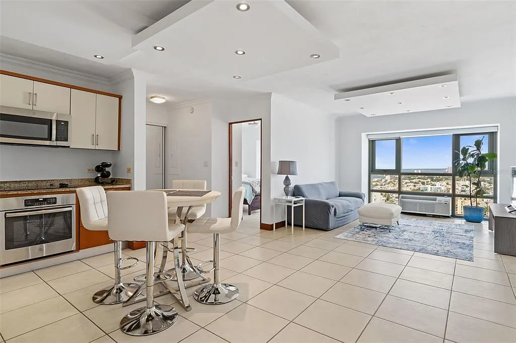 2 bed, 2.0 bath, 1365 sqft, $5,500 — Photo 1