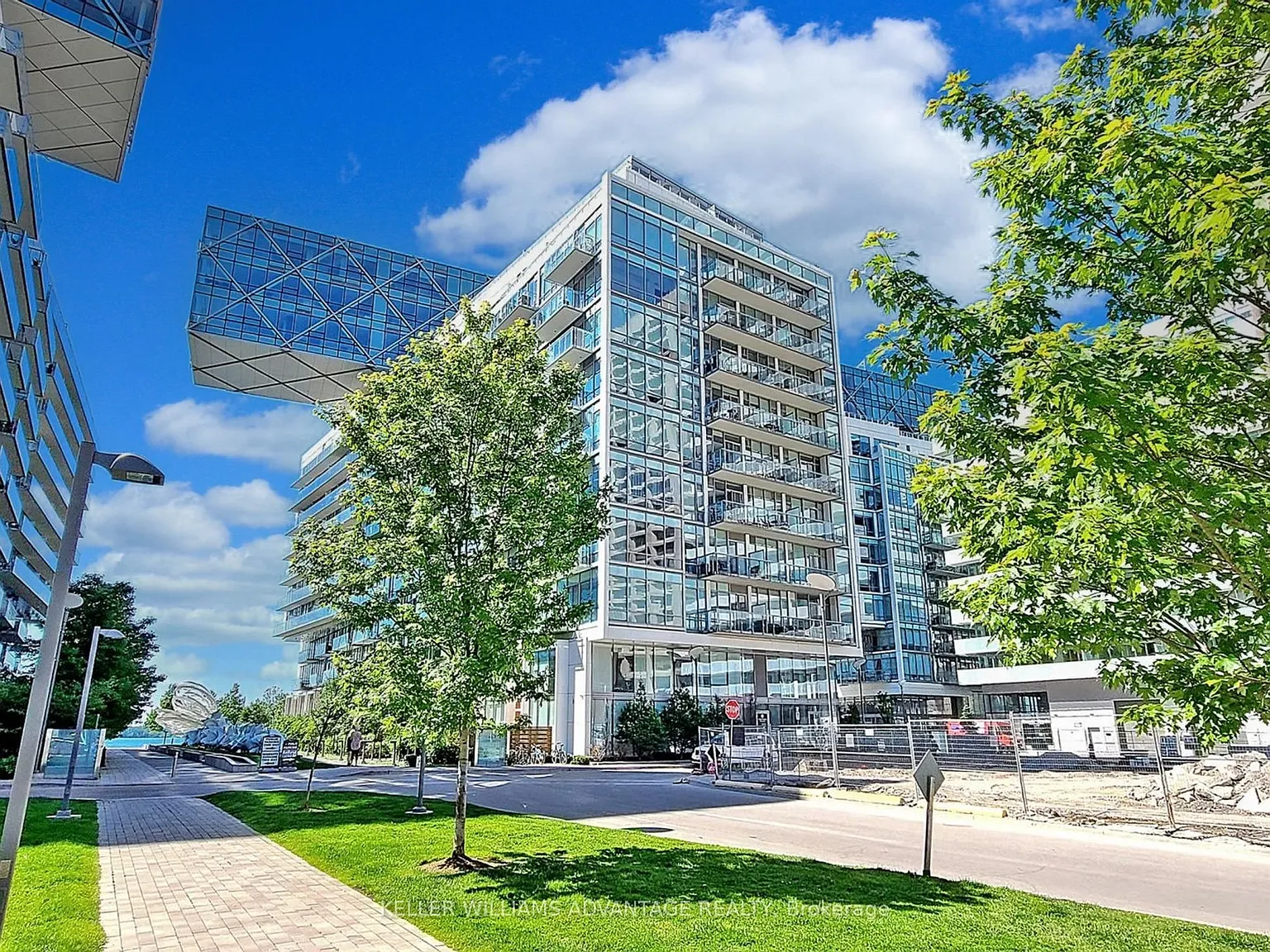 29 Queens Quay E #401 photo 1