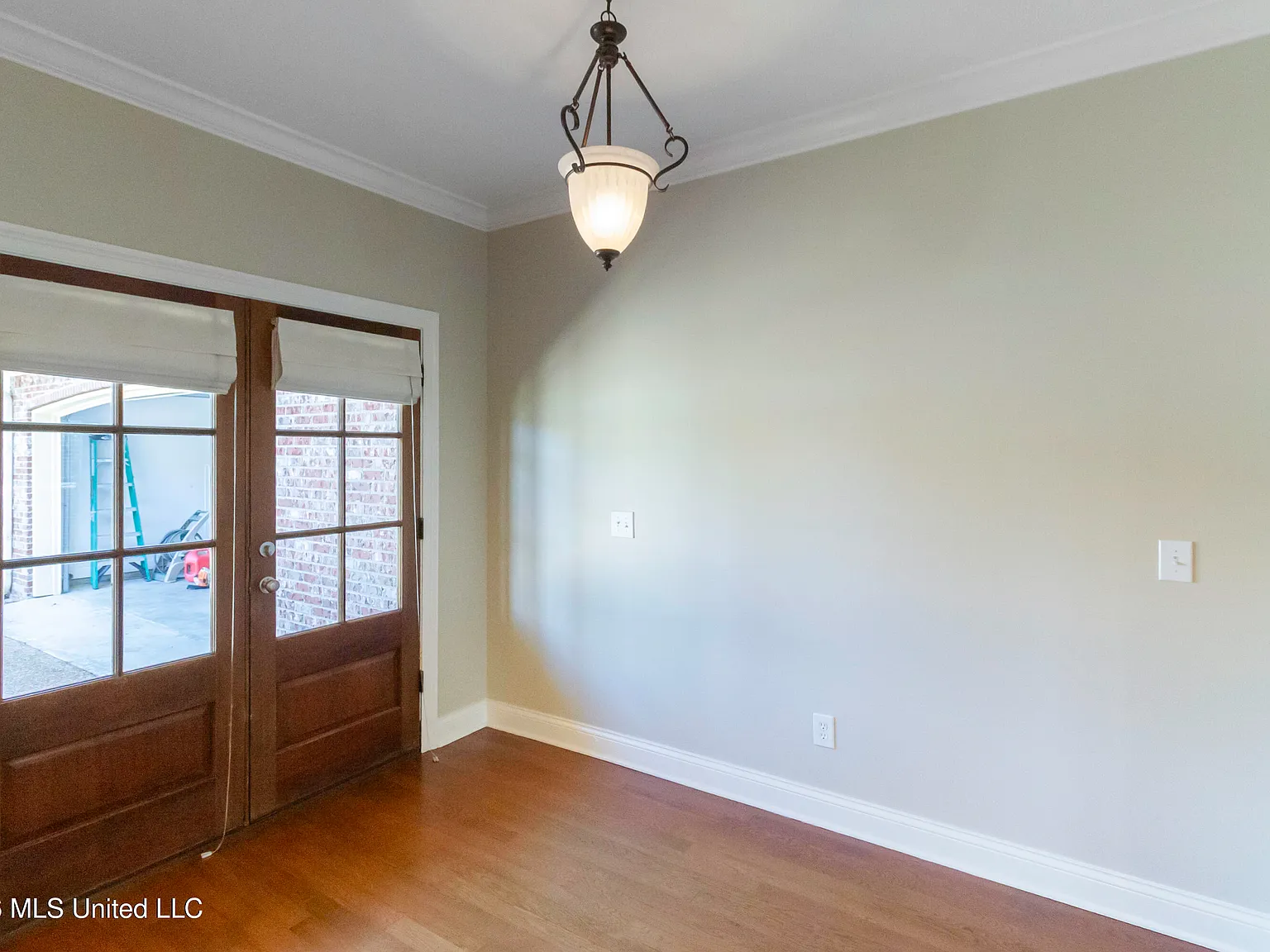 3 bed, 2.0 bath, 1549 sqft, $2,350 — Photo 3