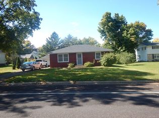 20 N Maple Ave, Le Center, MN 56057