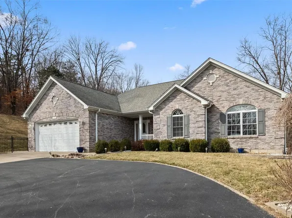 1355 Inez Ln, Pacific, MO 63069