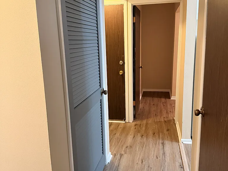 2025 NW Hickory Ln #8 — Photo 2