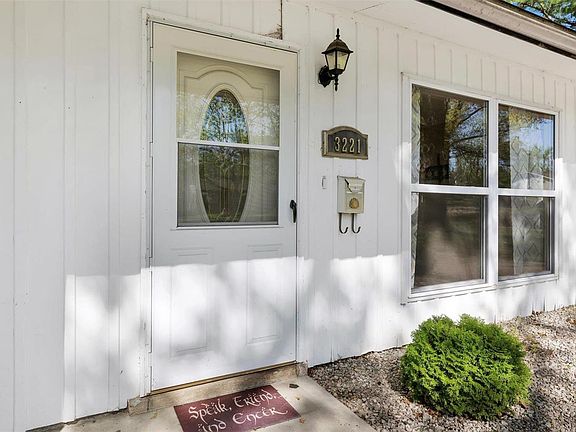 4th image of 3221 Bristol Hall Dr