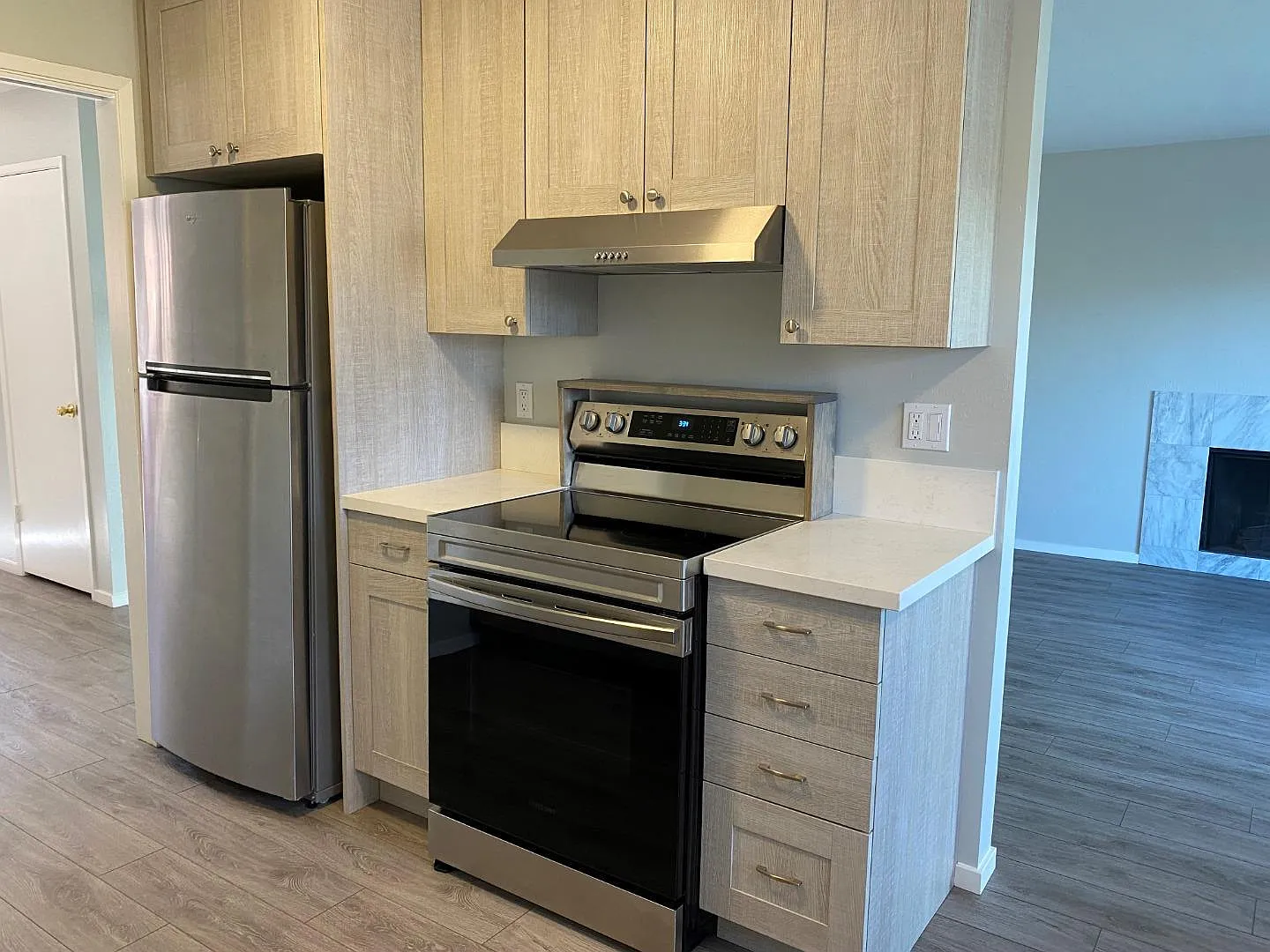 3 bed, 2.5 bath, 1995 sqft, $5,250 — Photo 4