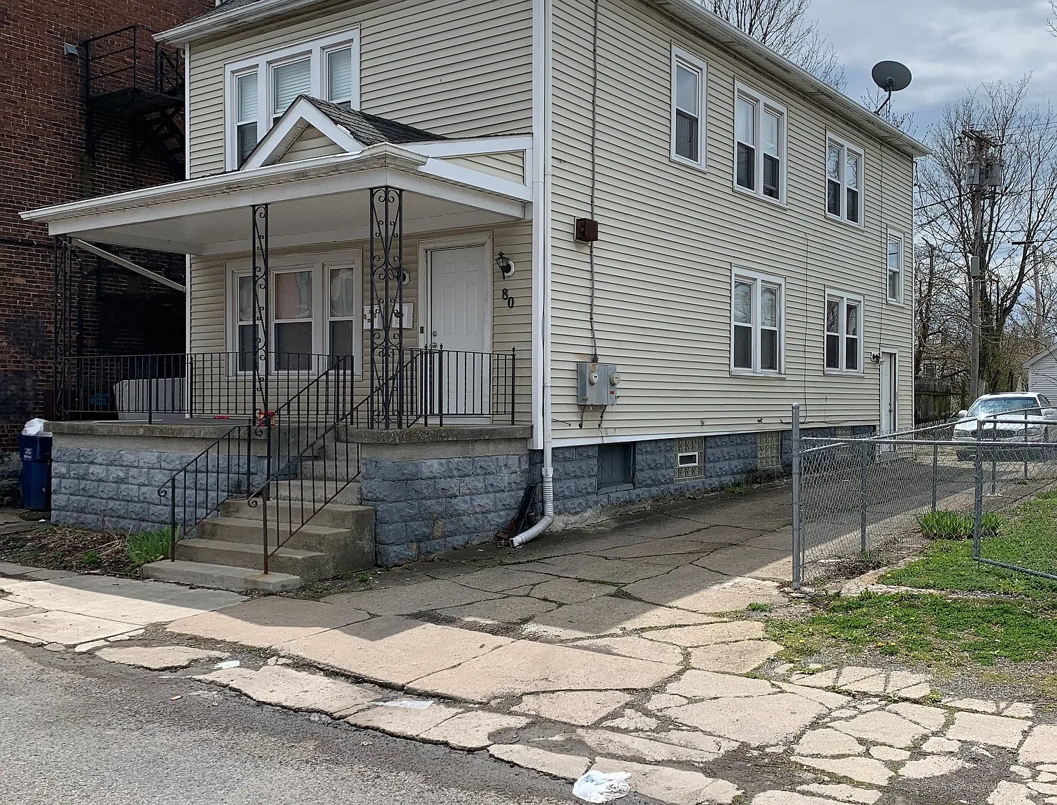 2 bed, 900 sqft, $1,100 — Photo 1
