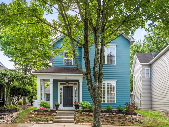314 Center Dr, Davidson, NC 28036