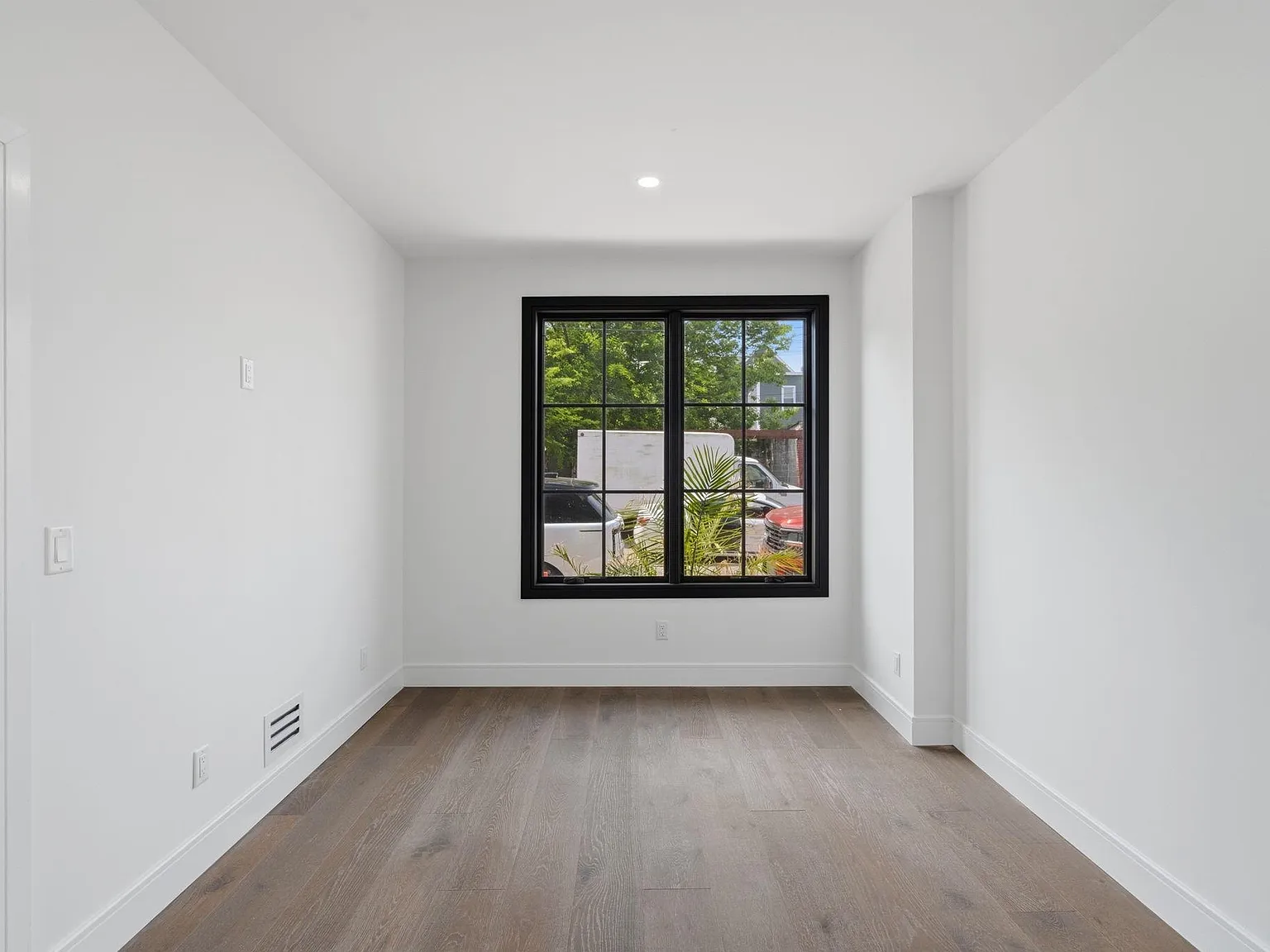 3 bed, 2.0 bath, 1550 sqft, $4,300 — Photo 4