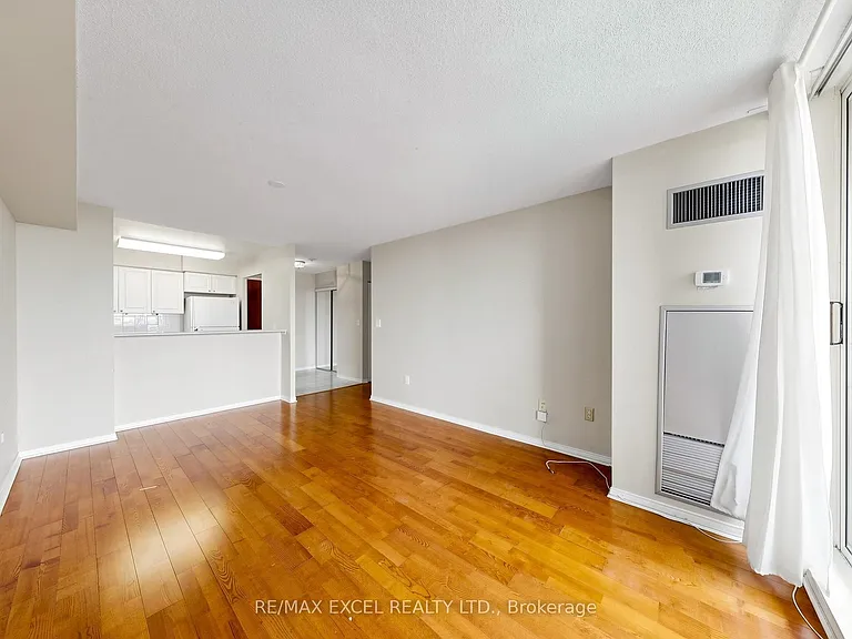 28 Pemberton Ave #706 — Photo 8