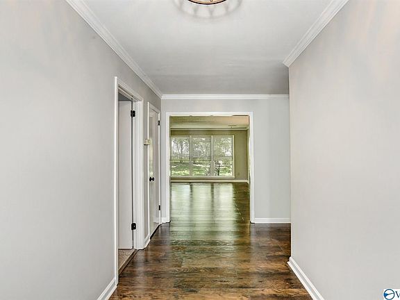 5th image of 10123 Versailles Dr SE