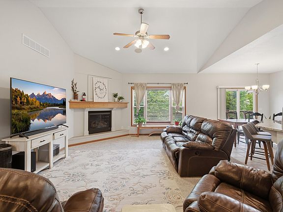 5th image of 512 Harland Dr