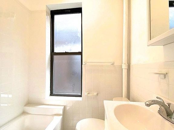 4th image of 267 W 146th St APT 18