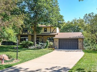 2284 Timber Trl E, Maplewood, MN 55119