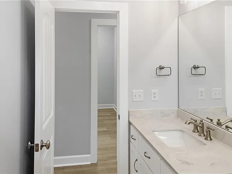 905 Wayne St — Photo 24