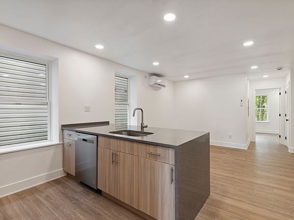 5th image of 5039 Spruce St Unit 3