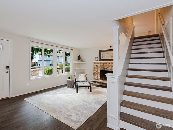 2nd image of 611 NE Conifer Drive