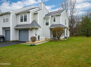 121 Malibu Dr, Eatontown, NJ