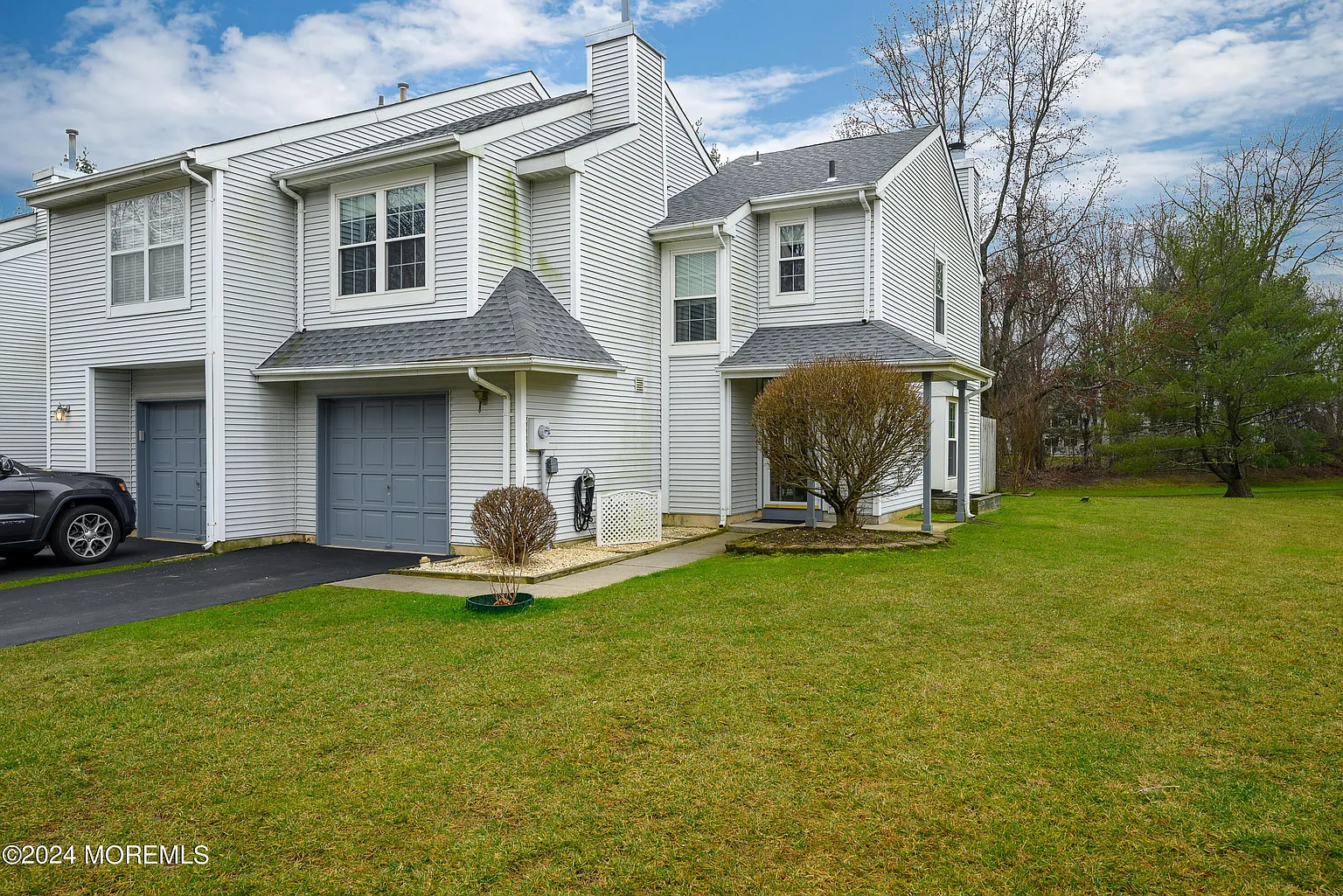 121 Malibu Drive photo 1