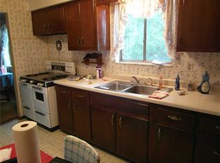 35 Falkirk Dr, Pittsburgh, PA