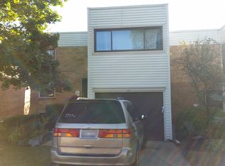 959 Spring Mill Dr, Hoffman Estates, IL 60169