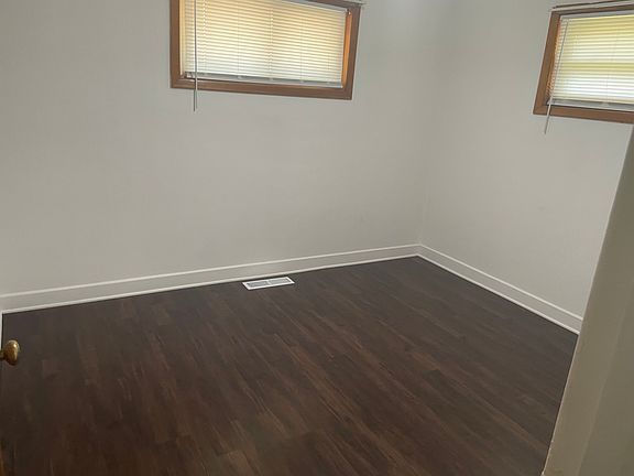 3rd image of 15513 Rose Dr