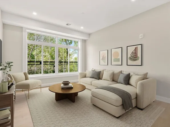 7 Cross St #306, Wilmington, MA 01887