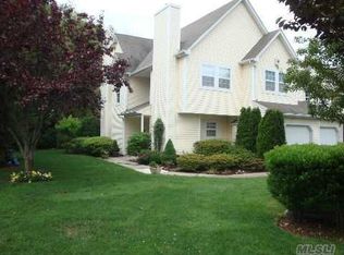 330 Erin Ln, Setauket, NY 11733