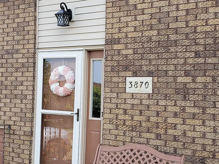 3870 Hillcrest Rd — Photo 2