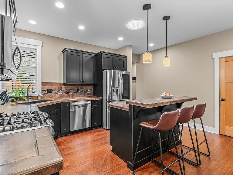 2333 NW Lolo Dr — Photo 10
