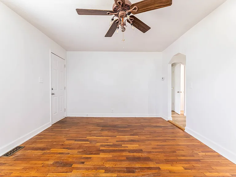 306 S Lincoln St — Photo 4