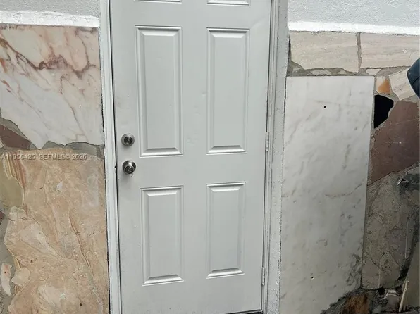 2300 NW 94th St #0, Miami, FL 33147