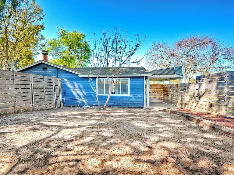 2707 Robertson St — Photo 10