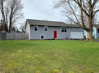 111 Greenapple Ln, Minoa, NY 13116