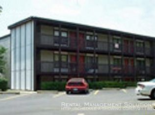 5217 SW 12th Ter APT 2, Topeka, KS 66604