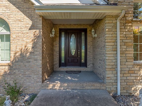 4th image of 33 Bogey Ln