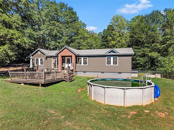 4th image of 107 Moss Dr