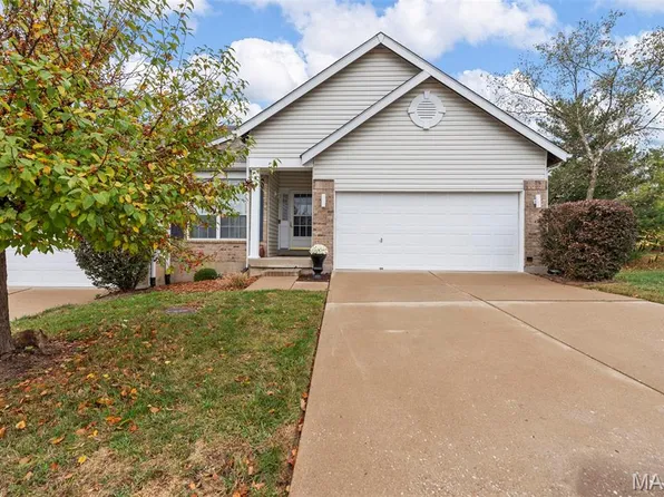 101 Robbins Way Dr, Florissant, MO 63034