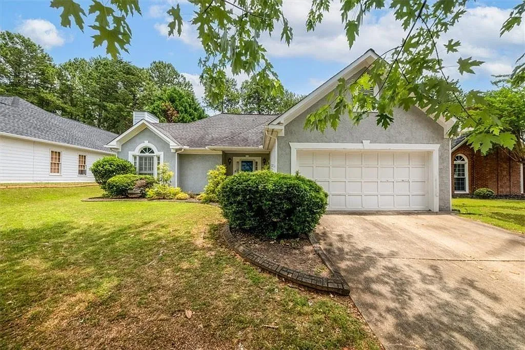 3 bed, 2.0 bath, 1910 sqft, $2,600 — Photo 1