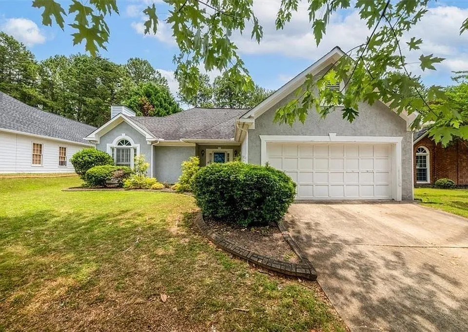 190 Glen Holly Dr